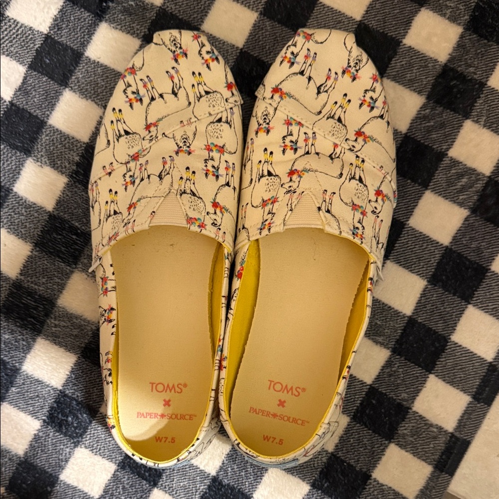 TOMS Women's Patterned Cream Flats. Llamas. Only worn once. Like new! Size w7.5.